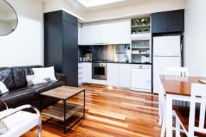 2 Bedroom Apartment Prestigious End of Collins St